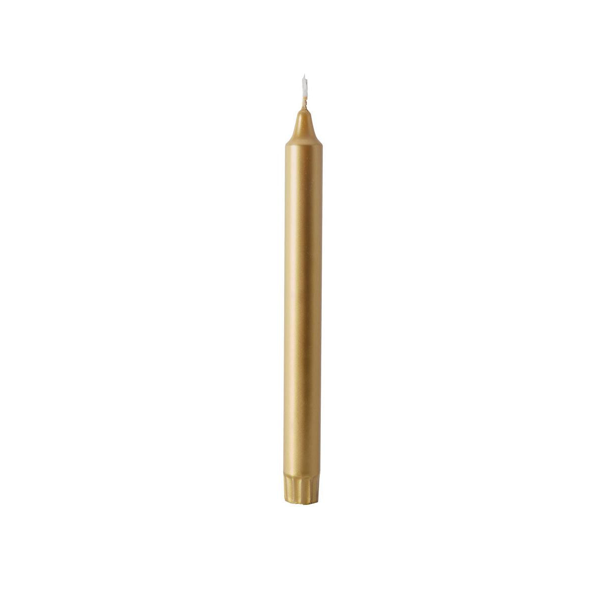 Eine einzelne, nicht angezündete Duni GmbH Kronenkerze aus 100% Stearin (250 x 22 mm, 9h Brenndauer) mit glattem Metallic-Finish steht aufrecht auf weißem Grund, verleiht Eleganz und zeichnet sich durch lange Haltbarkeit aus.