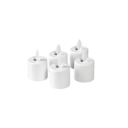 Ein Set von fünf Duni GmbH 38 x 36 mm Ersatzlampen LED Moving Flame Kerzen in warmem Weiß ist zusammen auf einem schlichten weißen Hintergrund angeordnet. Jede flammenlose Kerze verfügt über einen authentischen LED Moving Flame Effekt.