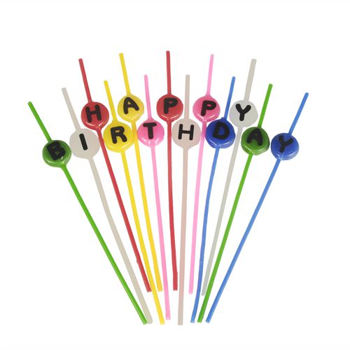 Bunte 16 cm große „Happy Birthday“-Spaghettikerzen der PAPSTAR GmbH, arrangiert in einer festlichen Blisterverpackung – perfekt, um jeder Geburtstagsparty eine festliche Note zu verleihen.