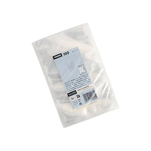 Eine durchsichtige Kunststoffverpackung mit 100 transparenten Starpak Siegelrandbeuteln (PA/PE), mit einem blau-weißen Etikett mit Produktangaben und Barcode; gestapelte Hülsen sind durch die Verpackung sichtbar.