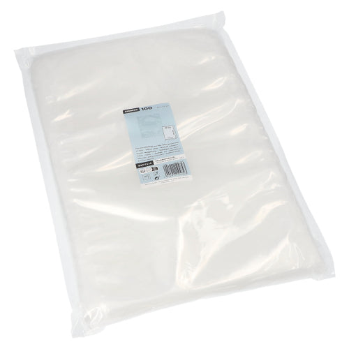 Ein transparenter Starpak 100 Siegelrandbeutel hält einen Stapel weißer Papierservietten, die in der Mitte ein blau-weißes Etikett mit Produktinformationen tragen.