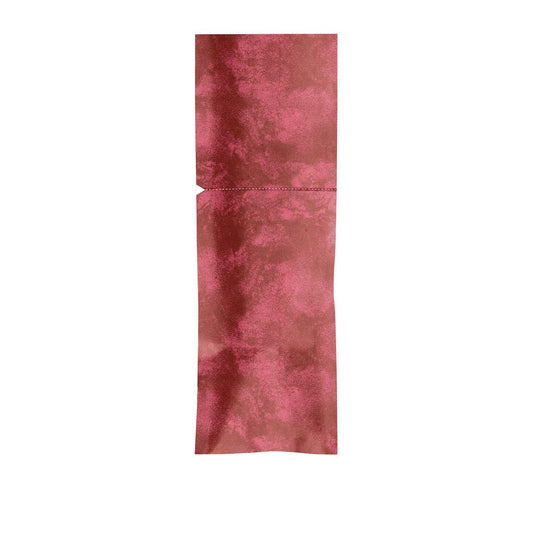 Ein rechteckiges, rötlich-rosa Verschließbares Sacchetto Zelltuch XL (250 x 85 mm) der Duni GmbH, mit dezentem Sprenkelmuster, horizontaler Naht in der Mitte und einer kleinen dreieckigen Kerbe auf der linken Seite. Packung à 100 Stück.