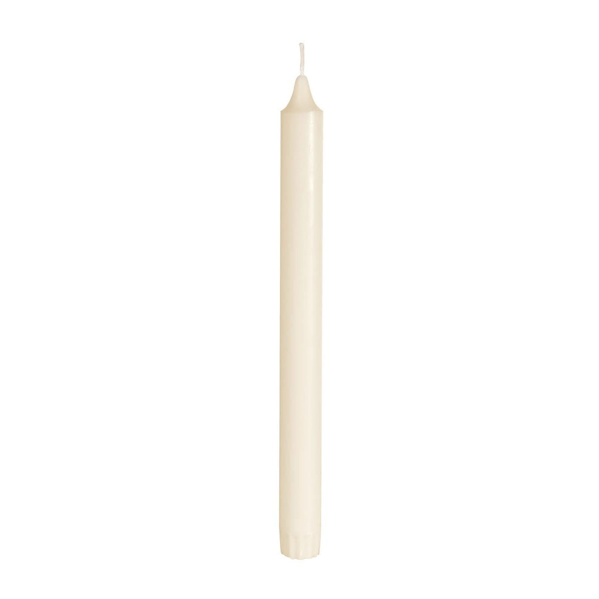 Eine einzelne, unbeleuchtete Kronenkerze aus 100% Stearin (250 x 22 mm, 9h Brenndauer) der Duni GmbH steht aufrecht vor einem schlichten weißen Hintergrund, mit glatter Oberfläche, sichtbarem Docht und leicht strukturiertem Boden.