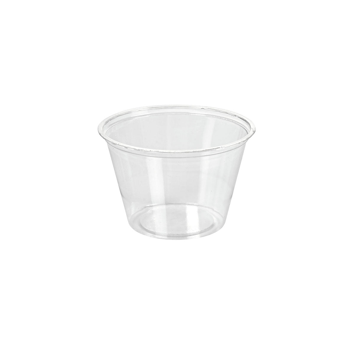 Ein transparenter rPET-Dressingbecher 120 ml der Duni GmbH (74x74x47 mm) mit breiter Öffnung und leicht verjüngten Seiten ist auf einem einfarbig weißen Hintergrund abgebildet. Verkauft in Packungen mit 200 Stück.