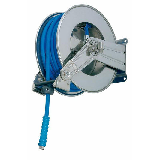 Der Diversey Schlauchaufroller 20 m aus Edelstahl, automatisch und wandmontierbar, kommt mit 20 m blauem Schlauch und geripptem Griff.