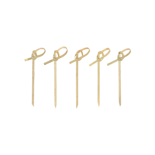 Vierzig PAPSTAR 40 Fingerfood-Picker „pure“ der PAPSTAR GmbH aus Bambus mit spitzen Enden und geschlungenen Knoten stehen übersichtlich und gleichmäßig hochkant auf einem schlichten weißen Untergrund, ideal zum Servieren von Fingerfood.