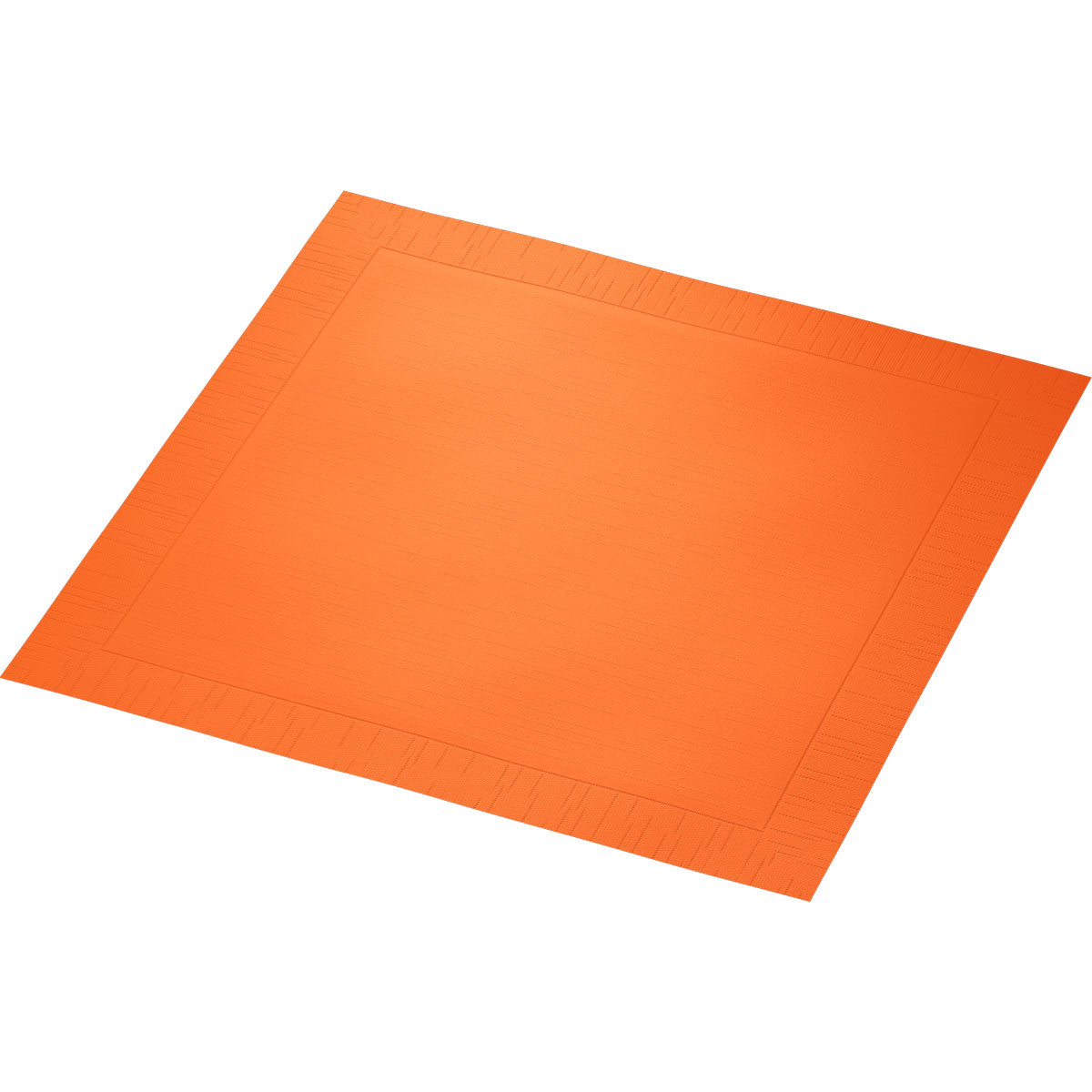 Eine quadratische, orangefarbene Duni GmbH Klassikservietten 40 x 40 cm 4lagig Papierserviette mit dezenter Rand- und Kantenstruktur liegt flach auf einem weißen Hintergrund.