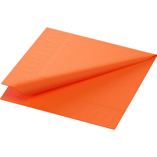Eine Packung mit 250 Duni GmbH Sun Orange 3-lagigen Zelltuchservietten (24 x 24 cm, 1/4 Falz) ist teilweise aufgefaltet und zeigt einen strukturierten Rand mit einem dezenten geometrischen Muster.