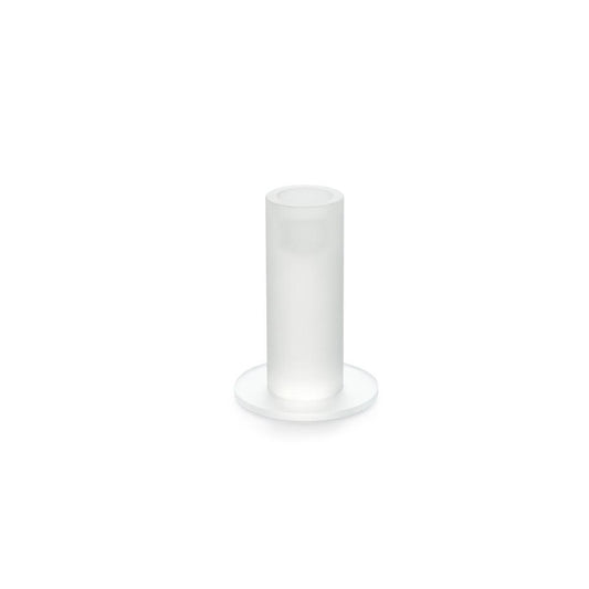 Der Kerzenhalter "Icicle" 11 cm gefrostet von Duni GmbH steht aufrecht mit einem flachen runden Sockel - ideal als dezente Winterdekoration. Packung: 1 Stück.