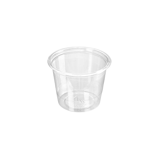 Der Duni GmbH Dressingbecher 30 ml, rPET 45x45x33 zeigt sich leer vor weißem Hintergrund. Der transparente Becher eignet sich dank seiner schlichten, zylindrischen Form ideal als nachhaltiger Einwegbecher für Saucen oder Dressings. Packung: 100 Stück.