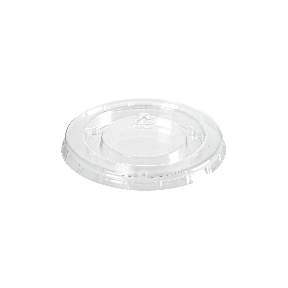 Der rPET Deckel Dressingbecher 30 / 60 ml von Duni GmbH ist ein klarer, runder, transparenter Deckel mit erhabener Mitte und geprägtem Recycling-Symbol, das sein umweltfreundliches Design unterstreicht. Er ist auf weißem Hintergrund abgebildet. Packung: 150 Stück.