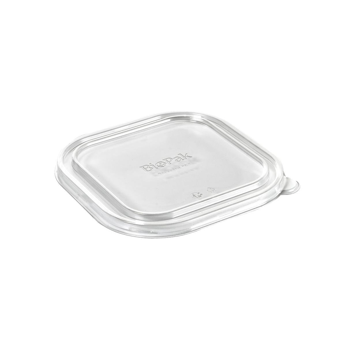 Der rPET Deckel BRICK LARGE 1200 ml von Duni GmbH ist ein klarer, quadratischer Deckel (175x175x15 mm) mit abgerundeten Ecken, hergestellt aus recyceltem PET. Er passt auf den BRICK LARGE 1200 ml Behälter und verfügt über einen erhöhten Rand und eine kleine Lasche zum einfachen Abnehmen. Packung mit 40 Stück.