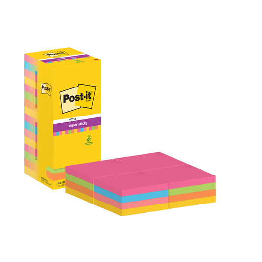 Eine Schachtel mit 3M Post-it® Super Sticky Notes (16 Blöcke, 76x76mm, je 90 Blatt) wird neben Stapeln in verschiedenen Farben gezeigt. Die meist gelbe Verpackung hebt Produktdetails und die PEFC-Zertifizierung hervor.
