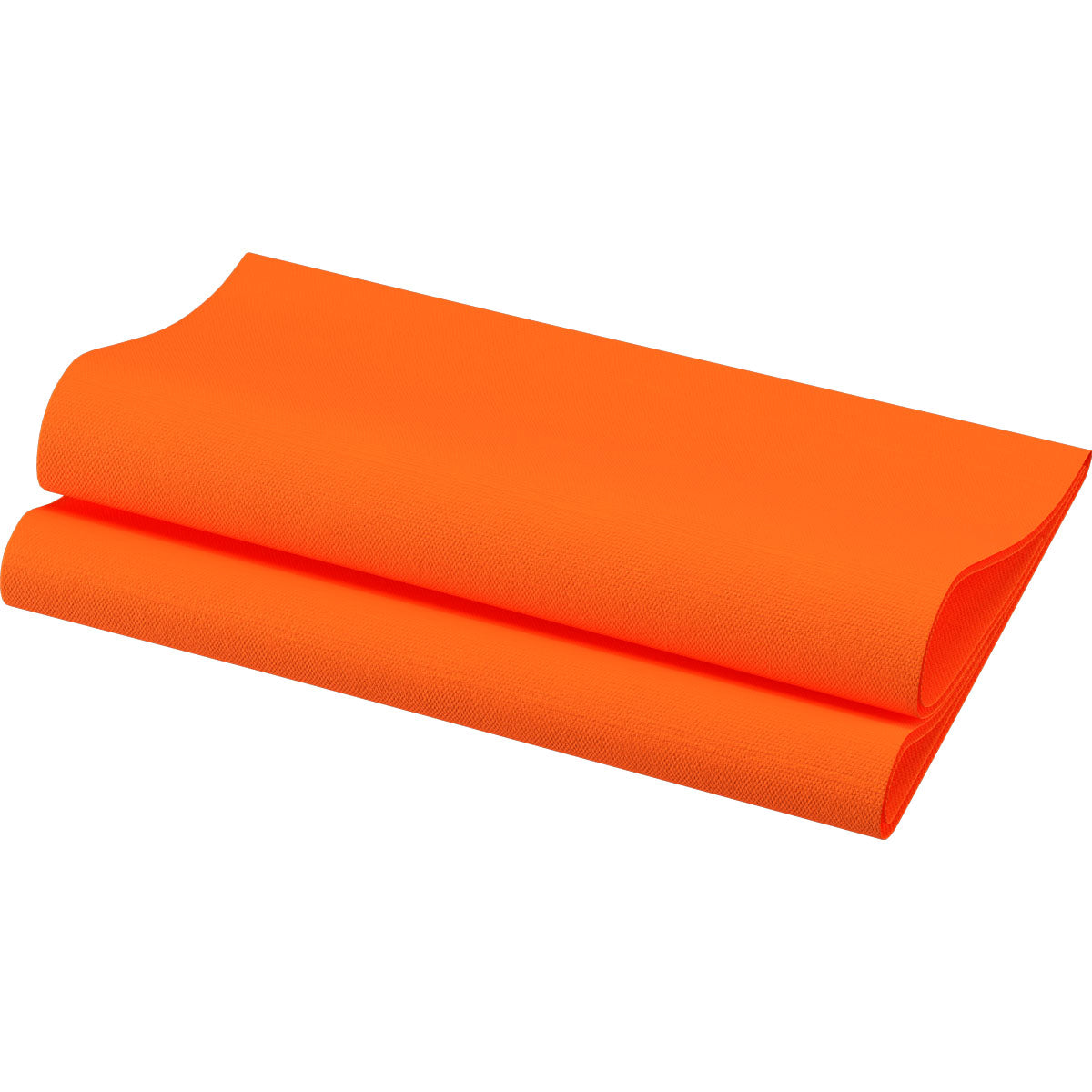 Eine leuchtend orangefarbene Matte, die das Aussehen der Bio-Dunisoft-Servietten 40 x 40 cm 1/4 Falz der Duni GmbH aufgreift, ist teilweise gerollt und gefaltet auf weißem Hintergrund und zeigt ihre strukturierte Oberfläche und sauberen Kanten.