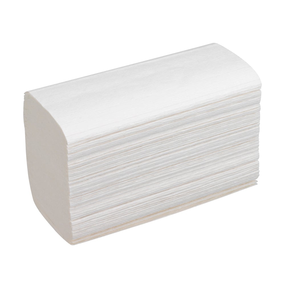 Gestapelte weiße Scott® SCOTTFOLD* Handtücher von Kimberly-Clark GmbH (gefaltet, mittel, 25 Clips x 175 Blatt) sind ordentlich auf einem unifarbenen Hintergrund angeordnet - ideal für effiziente Händetrocknung in jedem Waschraum.
