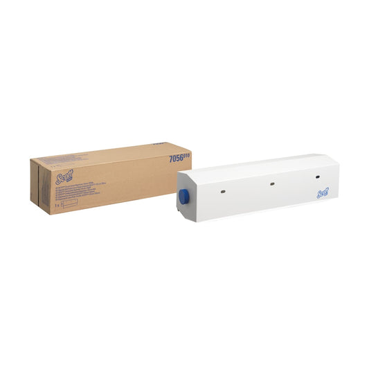 Der weiße Scott® Wischtuch-Spender (50 cm) von Kimberly-Clark GmbH ist neben seiner braunen Verpackung abgebildet. Der Spender ist ideal für die Reinigung, hat einen blauen Knopf und trägt den Markennamen an der Seite. 1 Spender pro Karton.