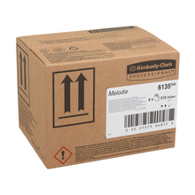 Eine braune Schachtel mit der Aufschrift "Kimberly-Clark Professional™ Duft MELODIE - Nachfüllpack / Transparent / 310 ml - 6 Kassetten" der Kimberly-Clark GmbH, mit Produktinformation, Barcode, Handhabungssymbolen und gekennzeichnet für lang anhaltende Frische.