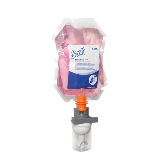 Eine versiegelte rosa Scott® ESSENTIAL™ Schaumseife Kassette (200ml) von Kimberly-Clark GmbH, für den täglichen Gebrauch in gewerblichen Spendern; 12 Nachfüllbeutel pro Karton.