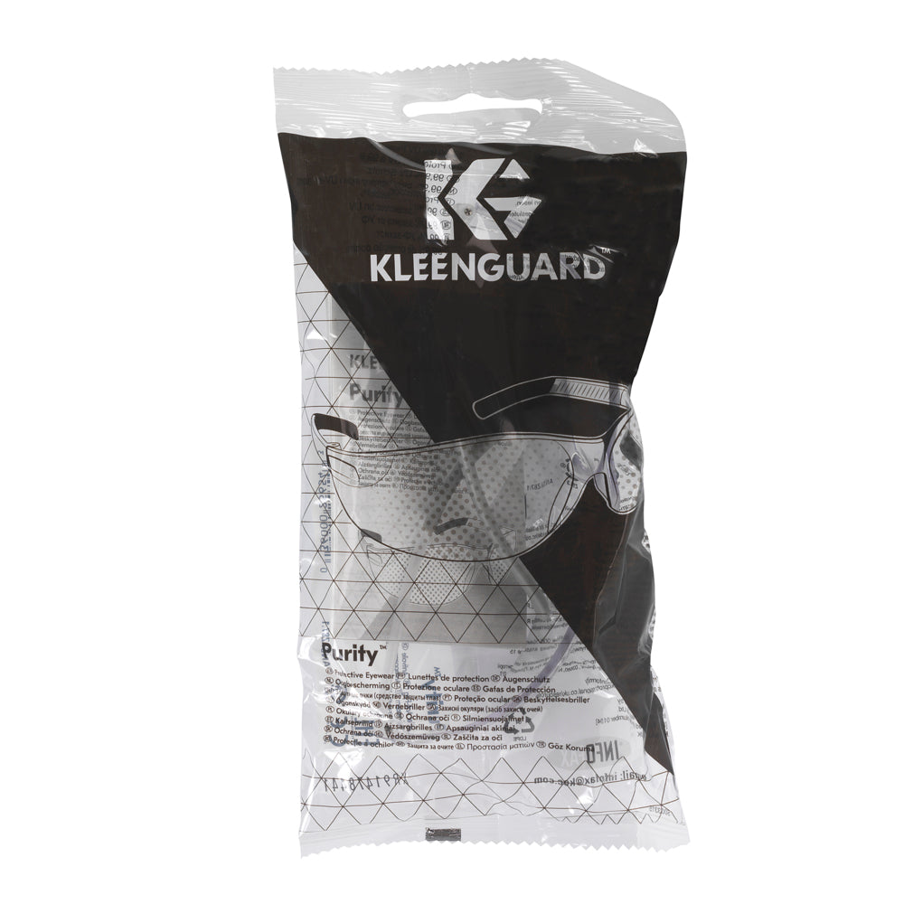 Eine transparente Kunststoffverpackung enthält 12 KleenGuard® V20 Purity™ Schutzbrille von Kimberly-Clark GmbH, mit beschlagfreier Beschichtung. Das KleenGuard-Logo und die Produktangaben sind in Schwarz-Weiß auf der Verpackung zu sehen.