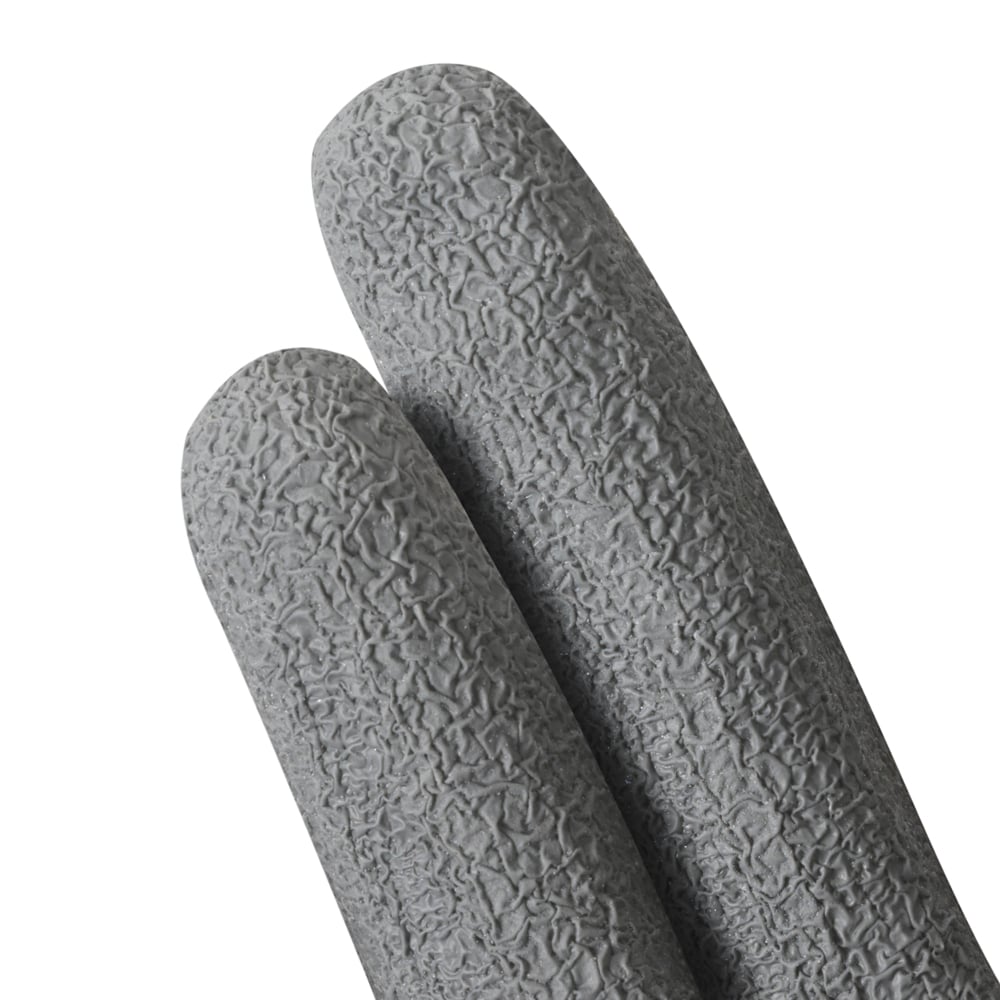Nahaufnahme von zwei grauen, strukturierten Schaumstoffrohren, die parallel vor einem weißen Hintergrund angeordnet sind. Ihre leicht raue Oberfläche ähnelt dem Griff von KleenGuard® G40 Latexbeschichteten Handschuhen der Kimberly-Clark GmbH.