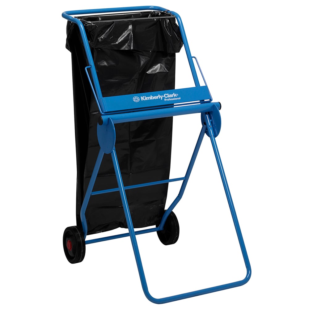 Der Kimberly-Clark Professional™ Mobiler Ständer für Wischtuchrollen - Großrolle in Blau von Kimberly-Clark GmbH verfügt über eine schwarze Plastiktüte, zwei Räder, einen Griff für Mobilität und zeigt das Markenlogo auf dem blauen Rahmen.