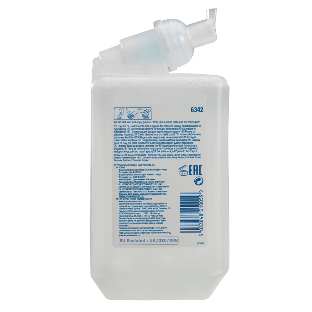 Der Scott® Control™ Schaum-Handreiniger von Kimberly-Clark GmbH (1L Kassette, transparent) zeigt weiß/blaues Label mit Anweisungen, Icons, Barcode und Zertifikaten. Ideal für häufige Verwendung; mit Nozzle-Cap und Standfunktion. 6 Kartuschen/Karton.
