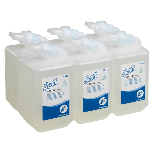 Sechs transparente 1L-Kassetten Scott® Control™ Schaum-Handreiniger für die häufige Verwendung von Kimberly-Clark GmbH sind in zwei Dreierreihen vor weißem Hintergrund angeordnet - ideal für häufiges Händewaschen. Die Schachtel enthält 6 Kassetten.