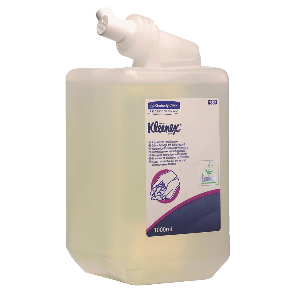 Die Kleenex® Sanfte Waschlotion 1L Kassette von Kimberly-Clark GmbH ist transparent, enthält eine weiße Düse und ein Etikett mit Anweisungen, ein Umweltzeichen und wird in Kartons mit 6 Kassetten geliefert.
