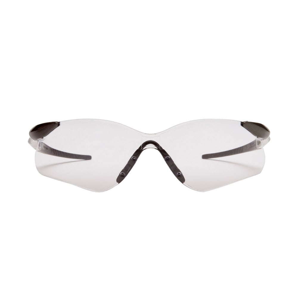 Die Kimberly-Clark GmbH KleenGuard® V30 Nemesis™ Schutzbrille verfügt über ein transparentes Wraparound-Design, einen schwarzen Nasensteg und schwarze Bügel sowie eine Beschlagfrei-Beschichtung für beschlagfreie Sicht. 1 Karton enthält 12 Gläser. Abgebildet auf weißem Hintergrund.