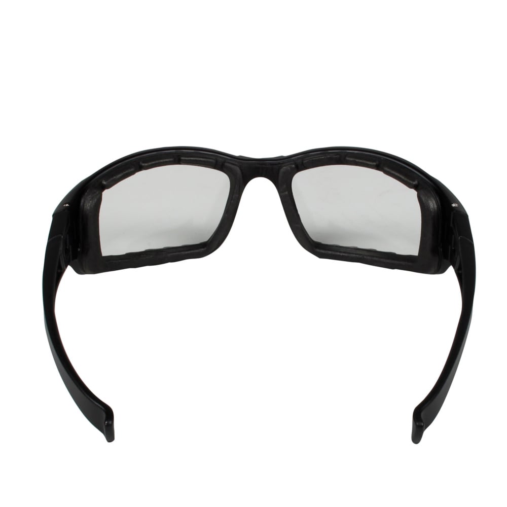 Eine Schachtel Kimberly-Clark GmbH KleenGuard® V50 Calico™ Schutzbrille enthält 12 Paar mit beschlagfreien, transparenten Gläsern und gepolsterten Rändern, dargestellt von hinten mit offenen Armen für klare Sicht.