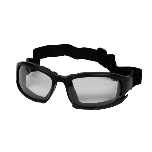 Ein Karton mit 12 KleenGuard® V50 Calico™ Schutzbrillen mit beschlagfreien klaren Gläsern von Kimberly-Clark GmbH, mit einem verstellbaren elastischen Band, abgebildet auf einem einfarbig weißen Hintergrund.
