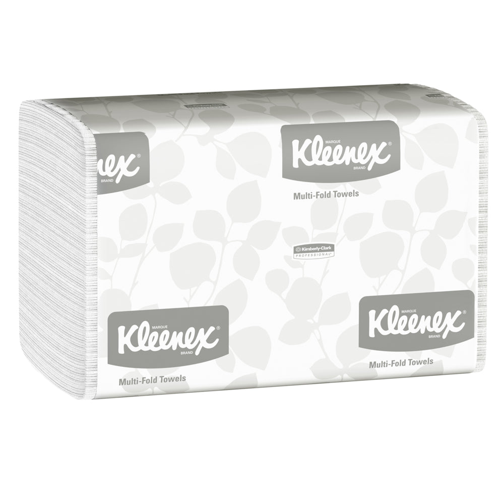 Ein Stapel Kleenex® Handtücher - MultiFold in weiß, verpackt von Kimberly-Clark GmbH (16 Packungen x 150 Blatt), mit blattgemusterter Markenverpackung mit der Aufschrift "Multi-Fold Towels" - perfekt für Waschräume.