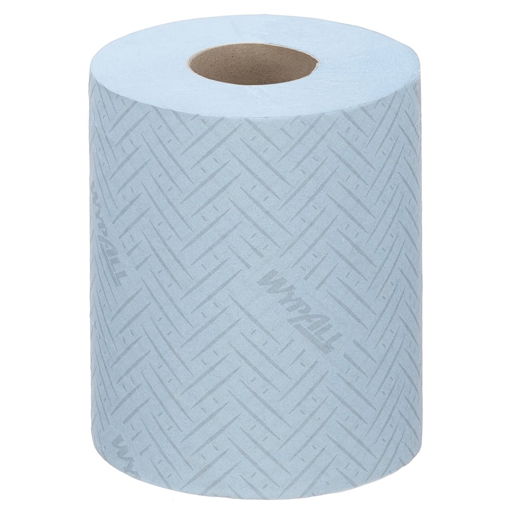 Eine aufrechte Rolle WypAll® Reach™ Papierwischtuch für Lebensmittel & Hygiene - Zentralentnahme von Kimberly-Clark GmbH, blau mit Fischgrätenmuster und Logo, ideal für die Hygiene in der Lebensmittelverarbeitung, abgebildet auf einem einfarbig weißen Hintergrund.