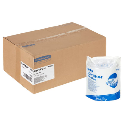 A brown box labeled Kimberly-Clark GmbH stands next to a box wrapped in plastic containing Kimtech® wipes - central dispensing (white, 6 rolls x 225 sheets) for effective cleaning.