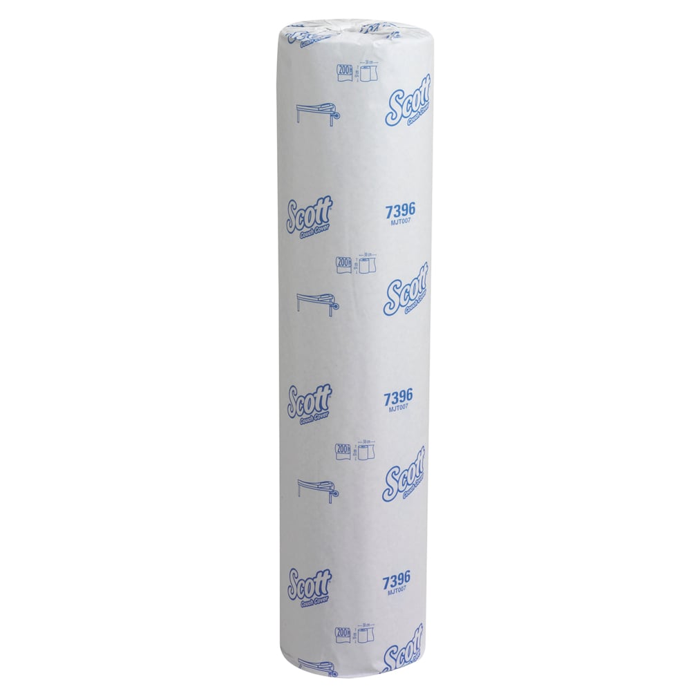Eine Scott® Ärzterollen-Rolle (38,00 cm x 51,00 cm) von Kimberly-Clark GmbH steht aufrecht vor weißem Hintergrund, in Markenverpackung mit blauem Text und Illustrationen - ideal für hygienische Patientenversorgung.