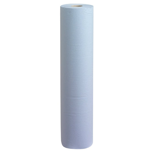 Ein großer Scott® Ärzterollen (38,00 cm x 51,00 cm) der Kimberly-Clark GmbH in Hellblau mit Mittelloch steht aufrecht vor einem schlichten weißen Hintergrund - ideal für medizinische Einrichtungen.