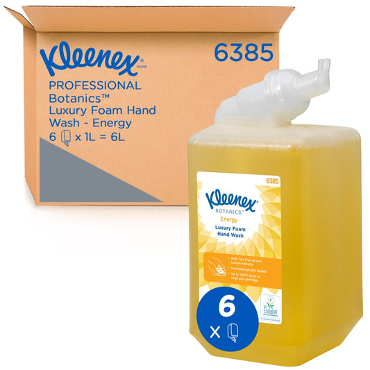 Eine 1-Liter-Kassette Kleenex® Botanics™ Luxury Foam Hand Wash von Kimberly-Clark GmbH ist vor einer Schachtel mit der Aufschrift "6 x 1L = 6L, Gelb, 6 Kassetten/Karton (6 Kartuschen)" abgebildet.