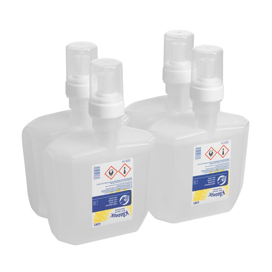 Vier transparente 1,2-Liter-Kassetten Kleenex® Extra Gel Händedesinfizieren von Kimberly-Clark GmbH, jeweils mit klaren Etiketten, Gefahrensymbolen und blau-gelben Akzenten - ideal für die Handhygiene in stark frequentierten Bereichen (4 Kassetten pro Box).