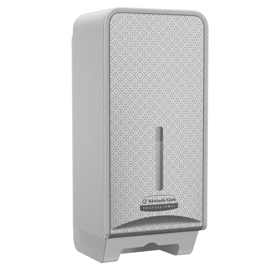 Der Kimberly-Clark Professional™ Icon™ Toilettenpapierspender für gefaltetes Toilettenpapier (32x14,5x13,8 cm) ist wandmontiert, rechteckig, mit gemustertem Frontpanel, Sichtfenster und Ausgabeschlitz unten. Marke: Kimberly-Clark GmbH.