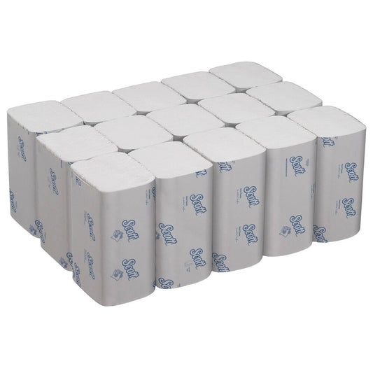 Ein Stapel Scott® ESSENTIAL™ Interfold weißer Handtücher (15 Packungen x 340 Blatt) von Kimberly-Clark GmbH, angeordnet in vier Reihen mit blauem Scott-Branding auf der Verpackung.