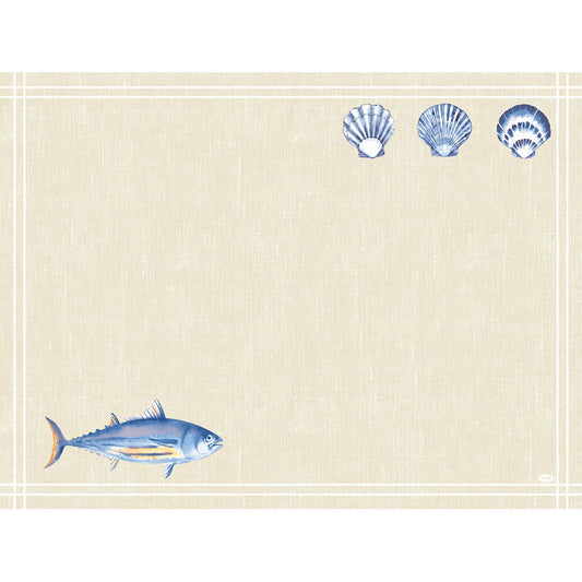 Ein beige strukturierter Hintergrund mit drei blauen Muscheln oben rechts und einem blauen Fisch unten links; dünne weiße Randlinien - ideal als Duni GmbH Dunicel-Tischsets 30 x 40 cm Tide | Packung (100 Stück) für Ihre nächste Tischdekoration.