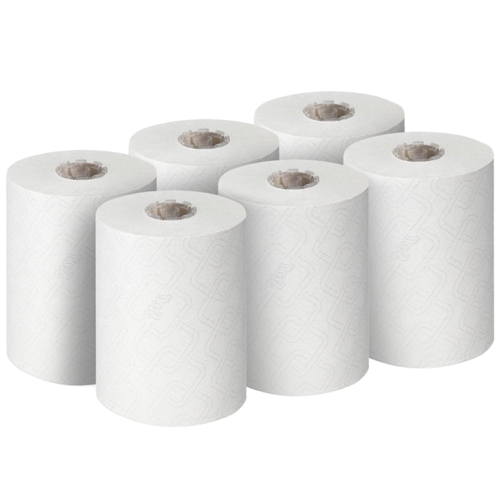 Sechs Scott® Essential™ Slimroll™ Handtücher von Kimberly-Clark GmbH (190,00 m x 19,80 cm) werden in zwei Dreierreihen gezeigt. Die unbenutzten Rollen weisen ein dezentes geometrisches Prägemuster für umweltfreundliche Händetrocknung auf.