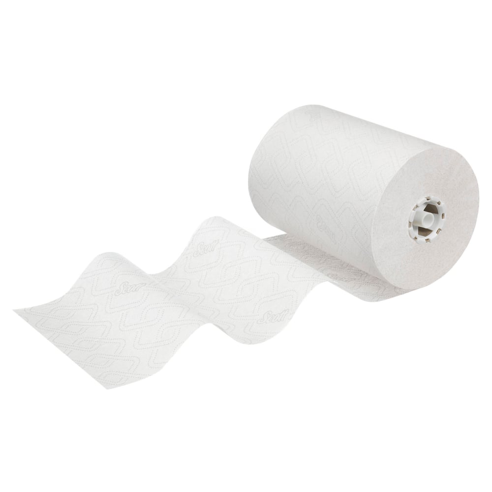 Eine Scott® CONTROL EXTRA STRONG Handtücher Rolle der Kimberly-Clark GmbH ist teilweise ausgerollt und zeigt ihr dezentes Prägemuster auf weißen Blättern. Die 6-Rollen-Packung ist auf einem einfarbig weißen Hintergrund abgebildet.