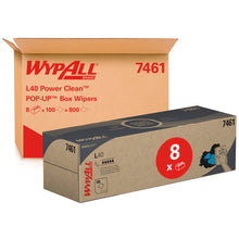 Ein Karton mit der Aufschrift "WypAll® L40 PowerClean - Zupfbox / Weiß" der Kimberly-Clark GmbH ist mit einer Packung mit der Aufschrift "8x" abgebildet, die 8 Kartons mit industriellen Reinigungstüchern mit jeweils 100 Blatt - insgesamt 800 Tücher - enthält.