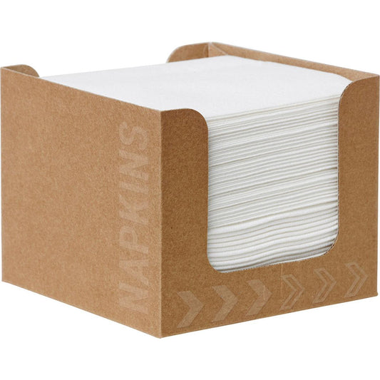 Ein Stapel Bio-Dunisoft-Serviettenbox 20 x 20 cm weiß der Duni GmbH liegt ordentlich in einem braunen Serviettenhalter mit dem Aufdruck "NAPKINS" an der Seite.
