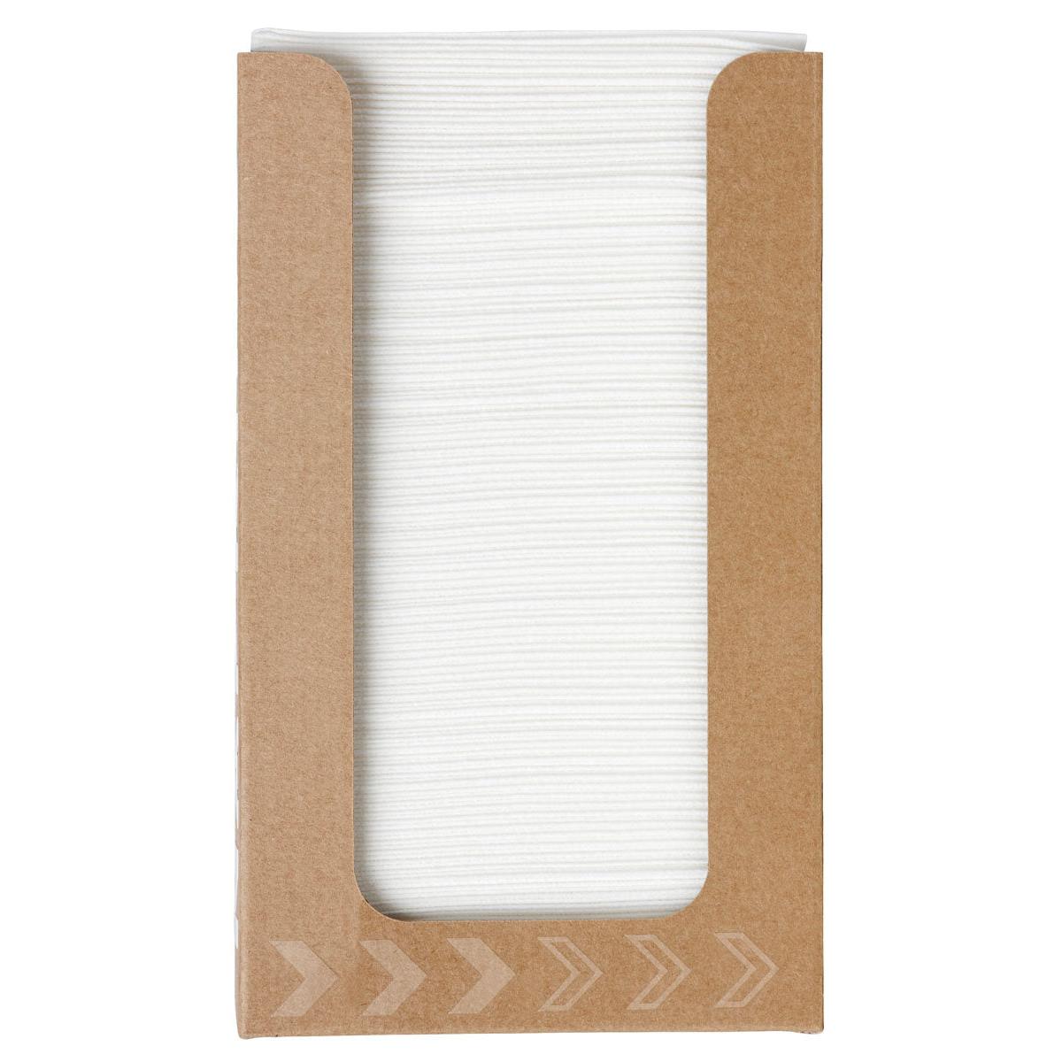 Ein Stapel der Bio-Dunisoft-Serviettenbox 20 x 20 cm weiß von Duni GmbH ist in einer offenen, braunen Box mit weißen Pfeildesigns zu sehen - praktische, biologisch abbaubare und umweltfreundliche Servietten für jede Gelegenheit.