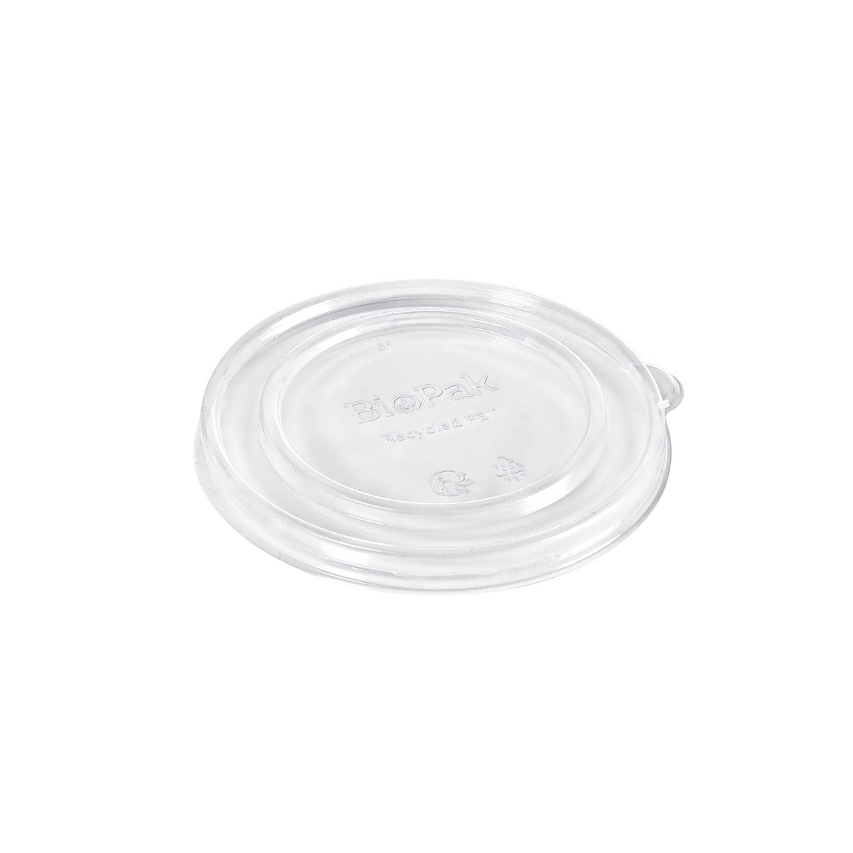 Ein transparenter, runder Deckel Karton SLIM RPET 129x120x12 mm von Duni GmbH, hergestellt aus recyceltes PET, verfügt über eine kleine Seitenlasche und geprägte Recycling-Symbole. Der umweltfreundliche Deckel ist auf weißem Hintergrund abgebildet (Packung: 35 Stück).