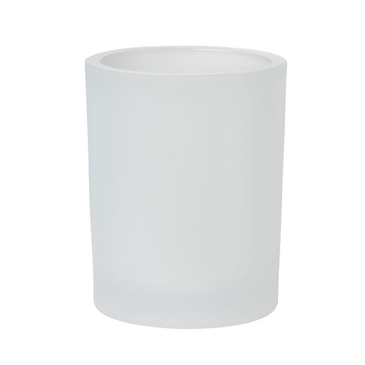 Das Snowy 100 x 80 mm weiß gefrostet Glas von Duni GmbH ist ein schlichter, zylindrischer Tumbler mit glatter Oberfläche - ideal als Winter- oder Weihnachtsdekoration, präsentiert vor weißem Hintergrund.