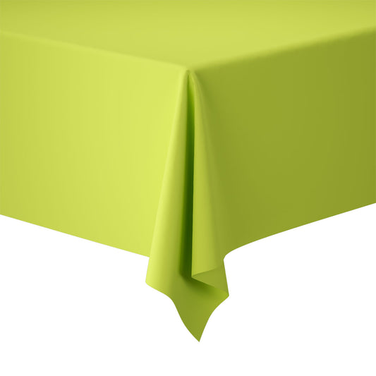 Eine lindgrüne rechteckige Tischdecke, Duni GmbH kiwi 60343 | Packung (1 Stück), drapiert über eine Tischecke mit sichtbaren Randfalten, vor einem schlichten weißen Hintergrund.