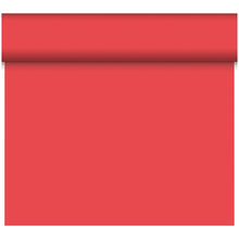 Eine Rolle Bio-DC Tete a Tete (0,4x24m, rot) von Duni GmbH, hergestellt aus hochwertigem Material, wird teilweise abgerollt, wobei die Bahn nach unten vor einem weißen Hintergrund verläuft.